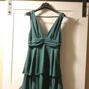 lulu's vneck emerald green tiered dress size L